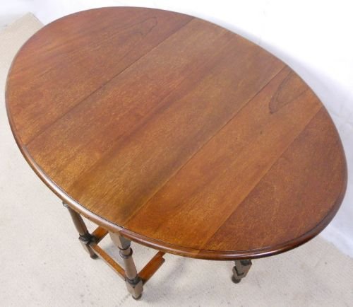 Mahogany Oval Dropleaf Gateleg Dining Table
