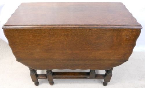 Oak Wavy Edge Gateleg Dining Table