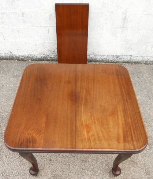 fig 1. Edwardian Mahogany Extending Dining Table