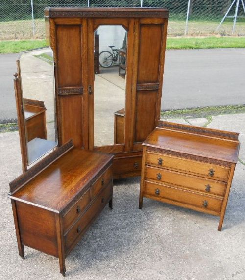 fig 1. Oak Three Piece Bedroom Suite