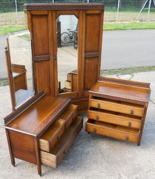 fig 2. Oak Three Piece Bedroom Suite