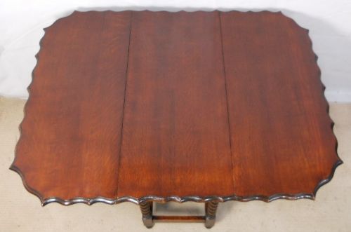 Oak Wavy Edge Dropleaf Gateleg Dining Table