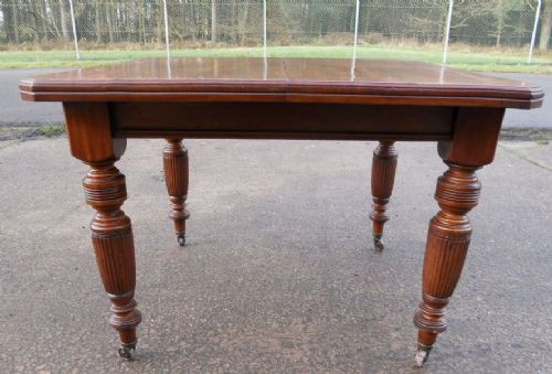 fig 1. Edwardian Mahogany Extending Dining Table to Seat Six