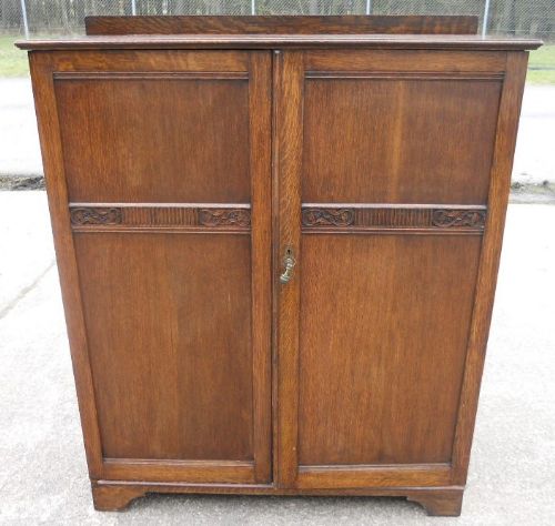 Small Oak Fitted Cupboard Wardrobe