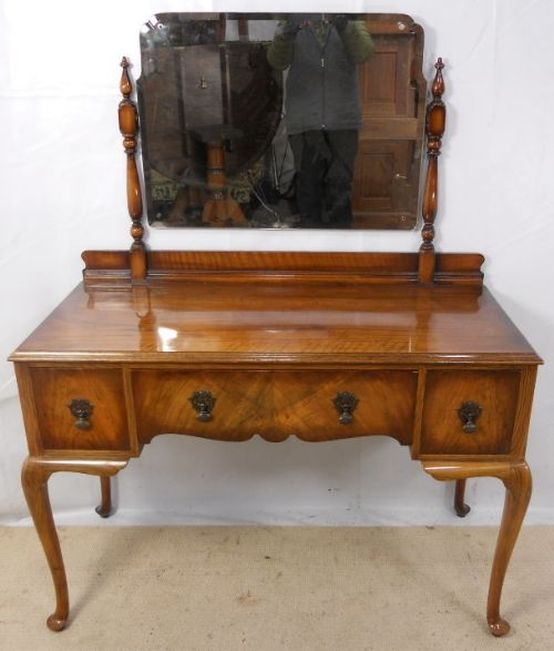 Queen Anne Style Walnut Kneehole Dressing Table