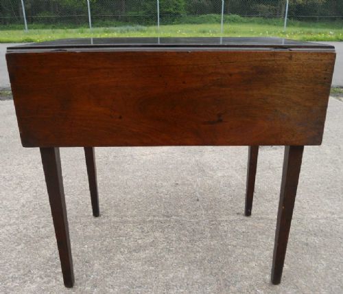 Georgian Mahogany Small Pembroke Dropleaf Table