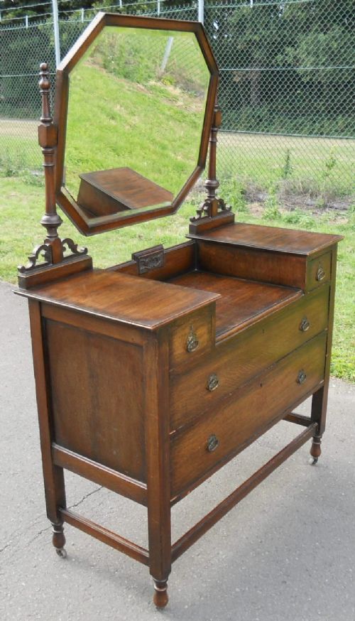fig 1. Oak Dressing Table 