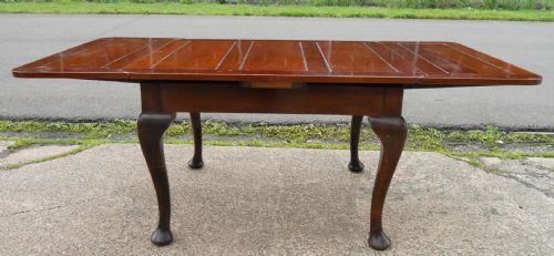 Mahogany Extending Drawleaf Dining Table to Seat Eight