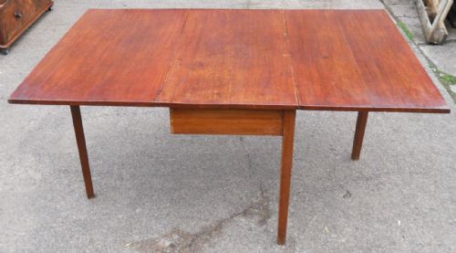 GEORGIAN OAK DROPLEAF DINING TABLE TO SEAT SIX - ADDITIONAL PHOTO 4