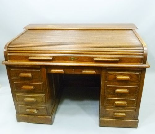 Large Oak Kneehole Rolltop Desk