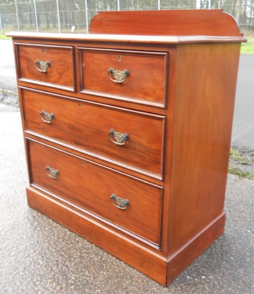 Edwardian Mahogany Chest of Drawers with Makers Label