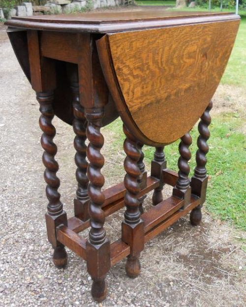 Small Oak Oval Dropleaf Gateleg Table
