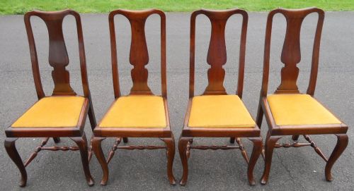 Set of Four Queen Anne Style Mahogany Dining Chairs