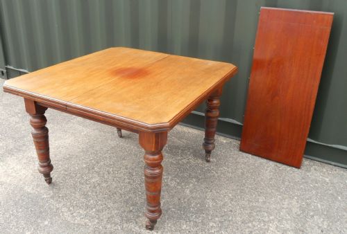 EDWARDIAN MAHOGANY EXTENDING DINING TABLE - ADDITIONAL PHOTO 3