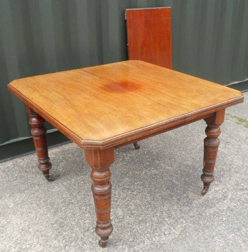EDWARDIAN MAHOGANY EXTENDING DINING TABLE - ADDITIONAL PHOTO 4