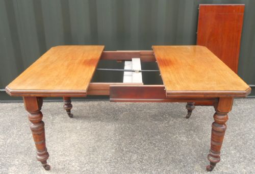 EDWARDIAN MAHOGANY EXTENDING DINING TABLE - ADDITIONAL PHOTO 6