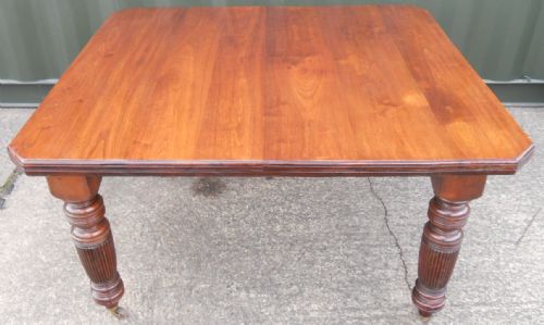 Edwardian Walnut Extending Dining Table to Seat Six