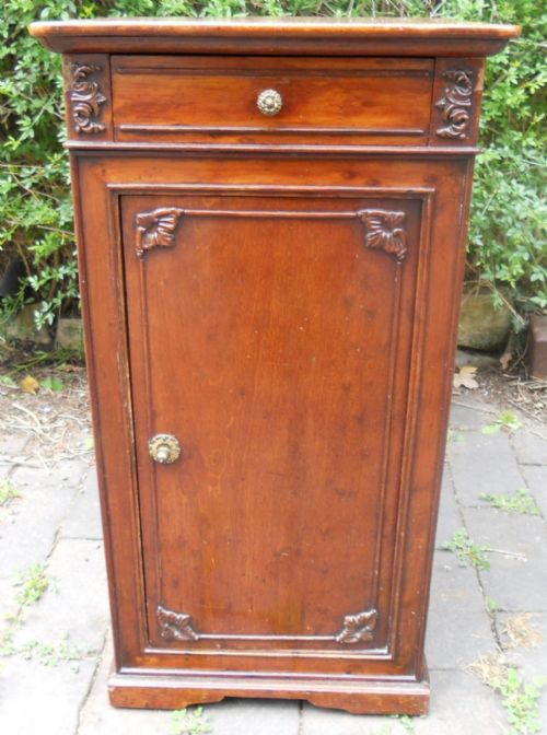 VICTORIAN MAHOGANY BEDSIDE CABINET