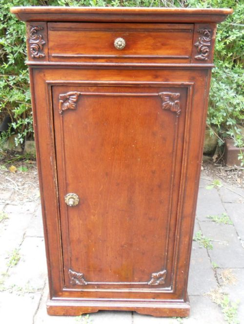VICTORIAN MAHOGANY BEDSIDE CABINET - ADDITIONAL PHOTO 3