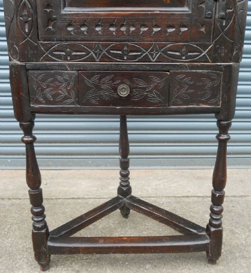 VICTORIAN DARK CARVED OAK CORNER CUPBOARD ON STAND - ADDITIONAL PHOTO 3