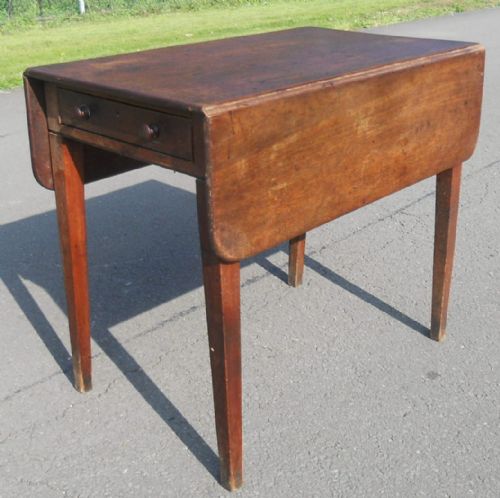 Georgian Mahogany Pembroke Dropleaf Table