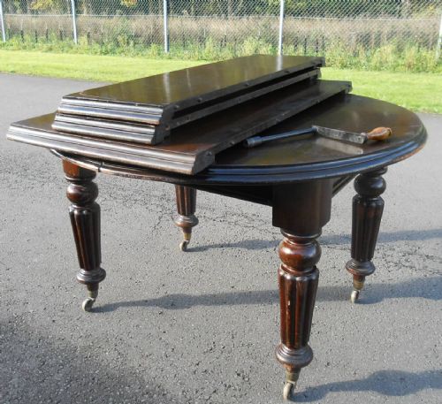 Victorian Round Mahogany Extending Dining Table to Seat Ten