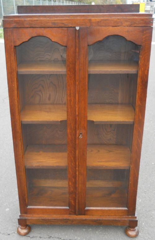 Oak Small Cabinet Bookcase