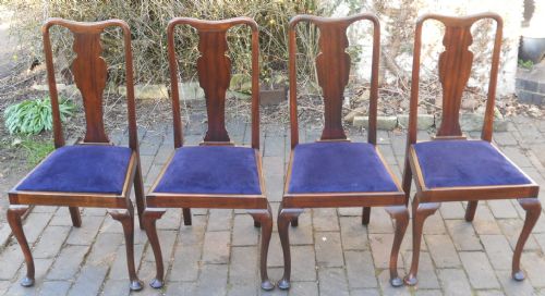Set of Four Queen Anne Style Mahogany Dining Chairs