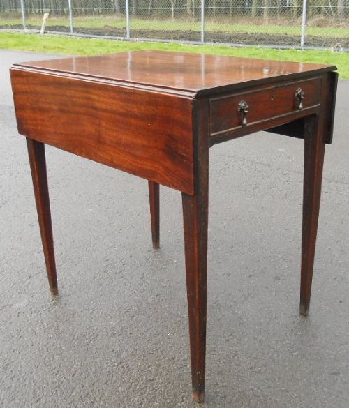 Georgian Mahogany Dropleaf Pembroke Table