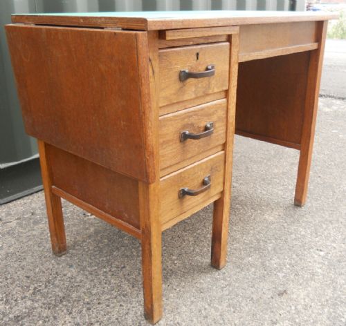 Small Oak Office Kneehole Desk
