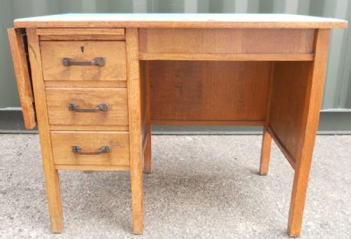 fig 1. Small Oak Office Kneehole Desk 