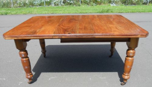 Edwardian Walnut Extending Dining Table to Seat Six People