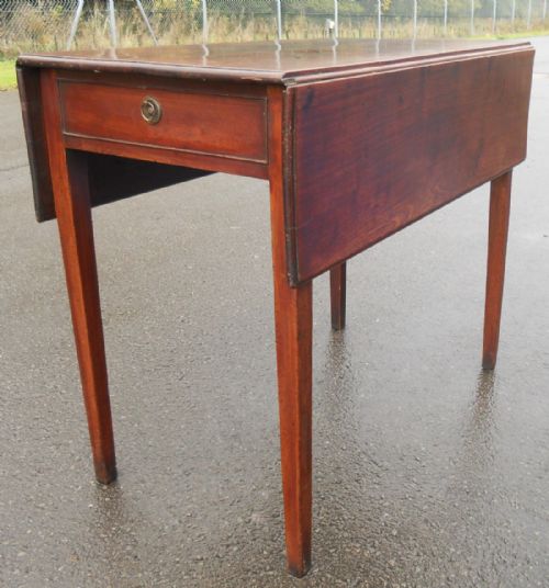 Gerogian Mahogany Dropleaf Pembroke Table