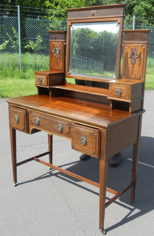 Edwardian Mahogany Kneehole Dressing Table