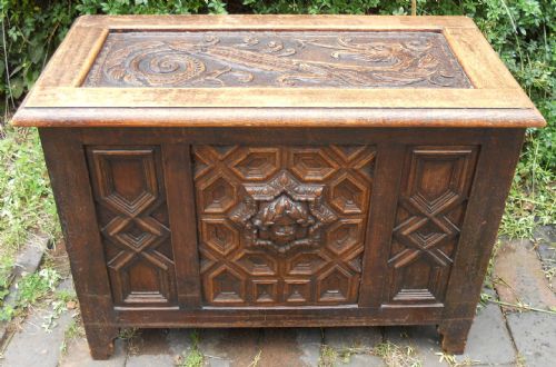 VICTORIAN SMALL CARVED OAK BLANKET CHEST - ADDITIONAL PHOTO 1