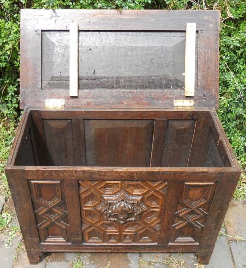 VICTORIAN SMALL CARVED OAK BLANKET CHEST - ADDITIONAL PHOTO 7