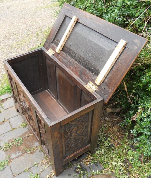 VICTORIAN SMALL CARVED OAK BLANKET CHEST - ADDITIONAL PHOTO 8