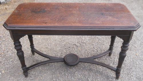 VICTORIAN OAK CENTRE TABLE