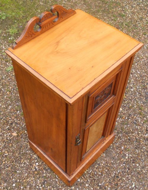 EDWARDIAN SATIN WALNUT BEDSIDE CABINET - ADDITIONAL PHOTO 6