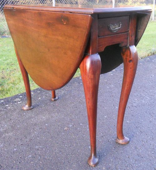 Georgian Small Mahogany Oval Dropleaf Dining Table