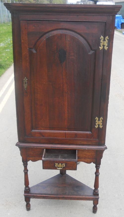 GEORGIAN OAK CORNER CUPBOARD ON STAND - ADDITIONAL PHOTO 2