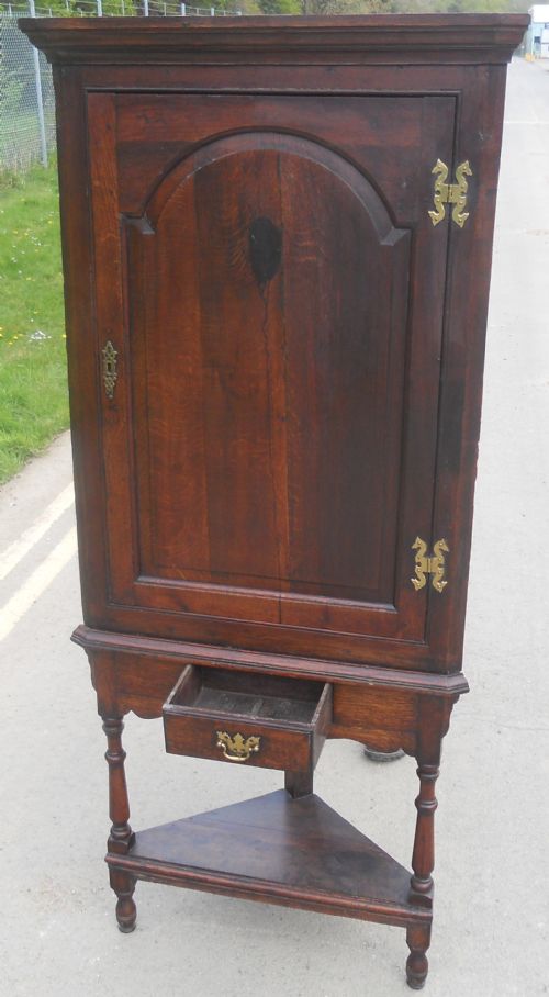 GEORGIAN OAK CORNER CUPBOARD ON STAND - ADDITIONAL PHOTO 3