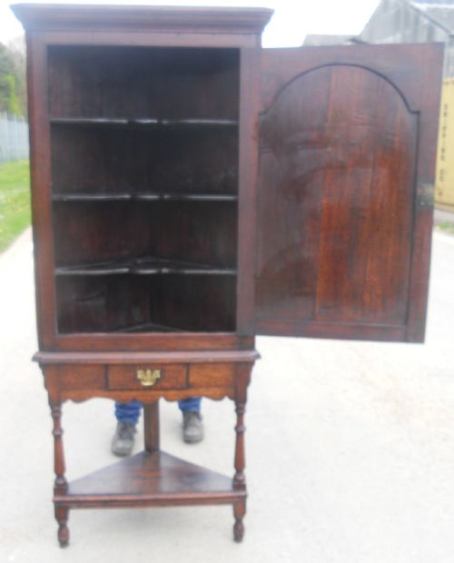 GEORGIAN OAK CORNER CUPBOARD ON STAND - ADDITIONAL PHOTO 4