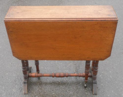 EDWARDIAN WALNUT DROPLEAF COFFEE TABLE