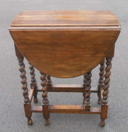 SMALL OAK OVAL GATELEG TABLE
