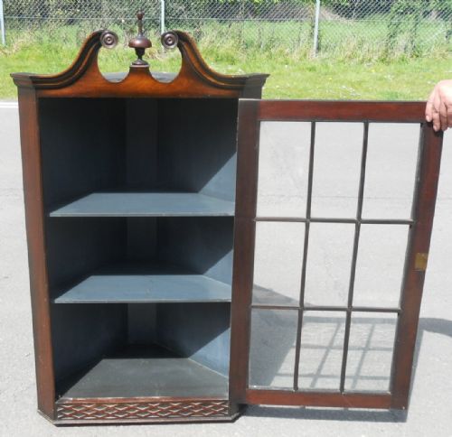 EDWARDIAN MAHOGANY HANGING CORNER CABINET - ADDITIONAL PHOTO 5