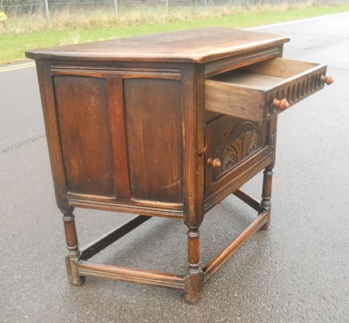 JACOBEAN STYLE OAK SIDE CUPBOARD - ADDITIONAL PHOTO 5