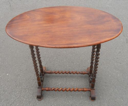 VICTORIAN OVAL MAHOGANY CENTRE TABLE - ADDITIONAL PHOTO 1