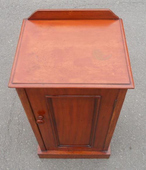 VICTORIAN MAHOGANY BEDSIDE CABINET - ADDITIONAL PHOTO 6
