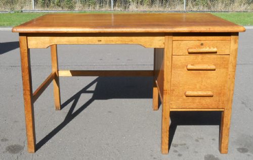 Kneehole Wooden Office Writing Desk